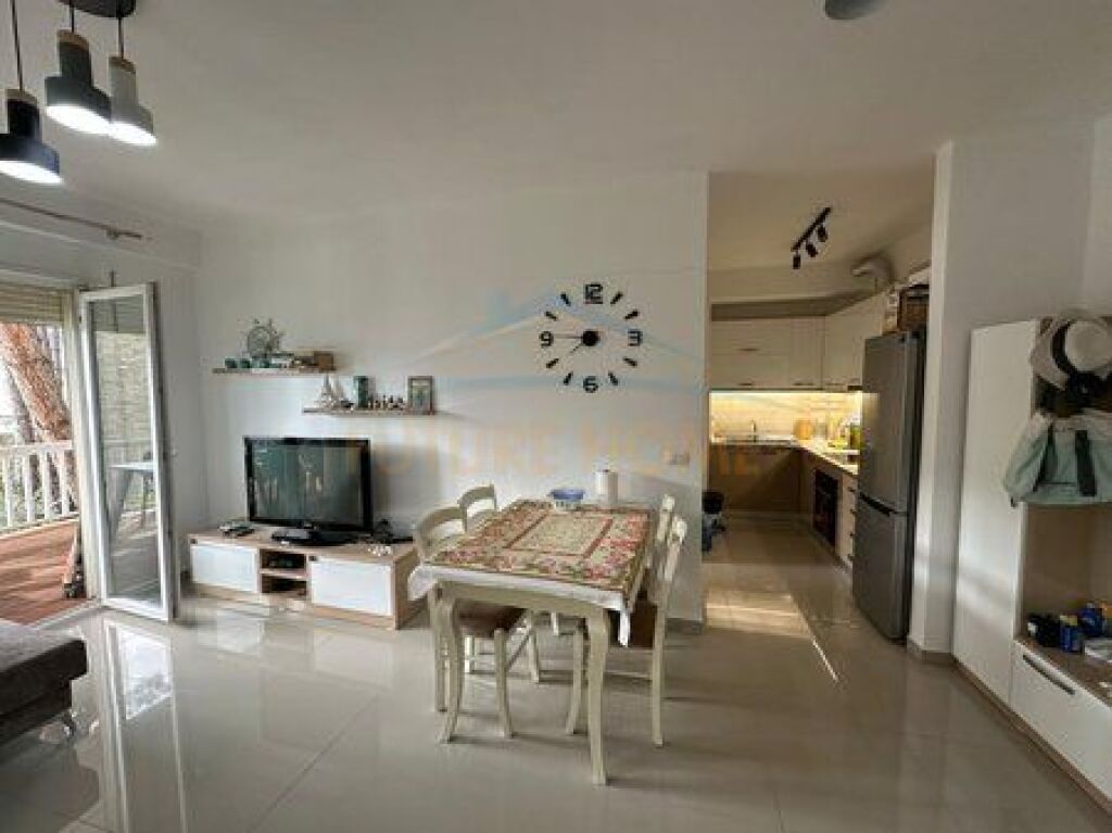 Shitet, Apartament 2+1, Lura 3, Gjiri i Lalzit.