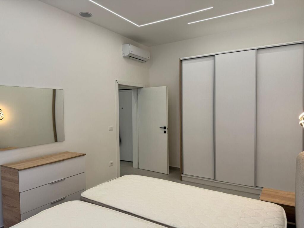 JEPET ME QERA APARTAMENT 1+1 PRANE QENDRES BLUESTAR, DURRES