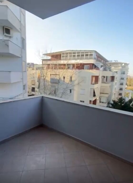 Shesim apart 2+1+2 te Liqeni i Thate prane Radissonit