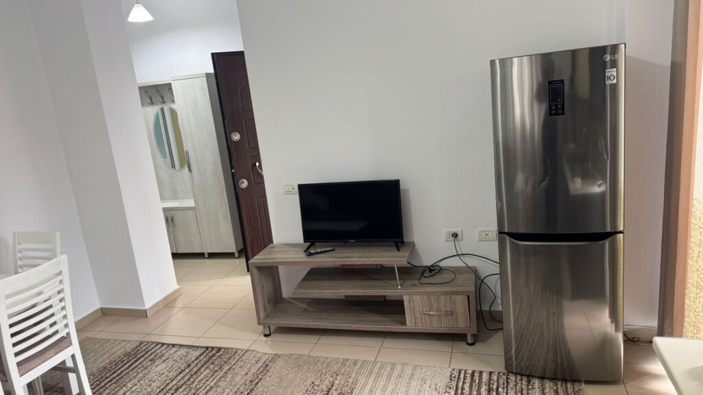 🏢Nella zona di 5 Maj, dopo Concord Center, si affitta appartamento 1+1 con posto auto 50.000 leke