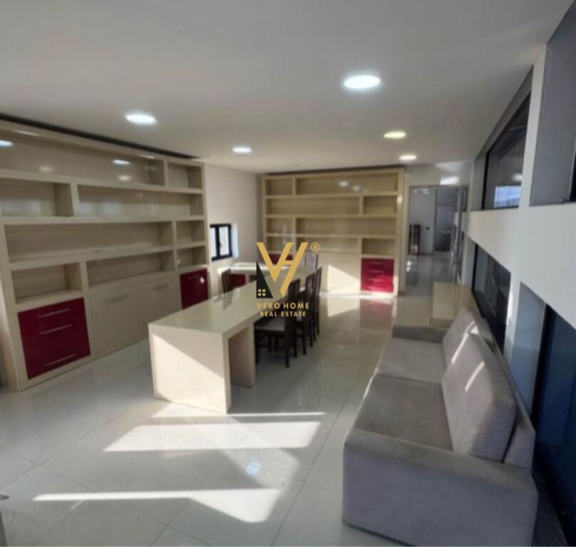 JEPET KAPANON 3.200 M2 ME QERA NE FUSHE KRUJE 3.200 EURO