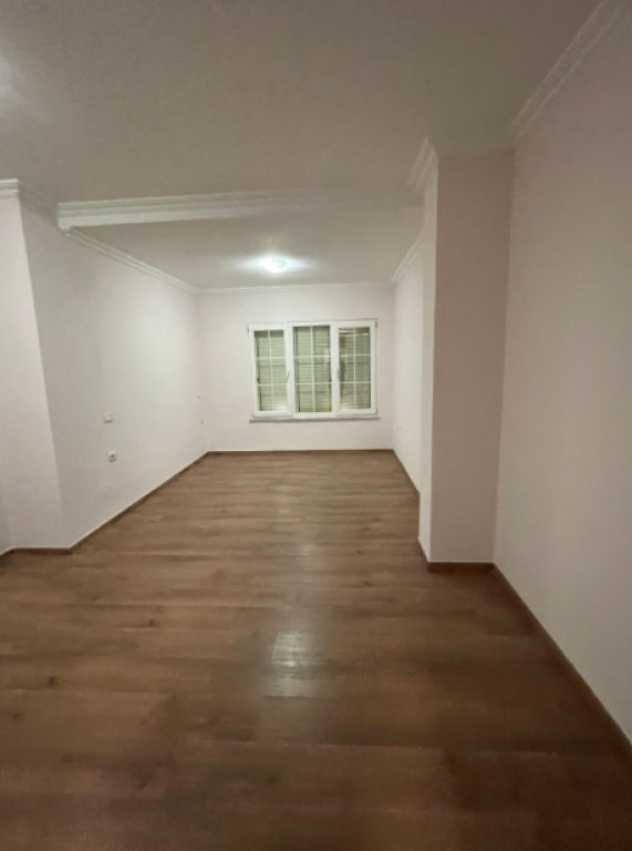 Vilë 4-Katëshe me Pishinë në Shitje – Akacia Hills, TEG