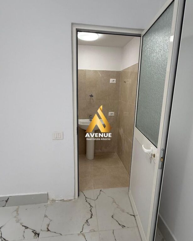 SHITET AMBIENT BIZNESI – RRUGA MINE PEZA, TIRANE (prane Donika Center)