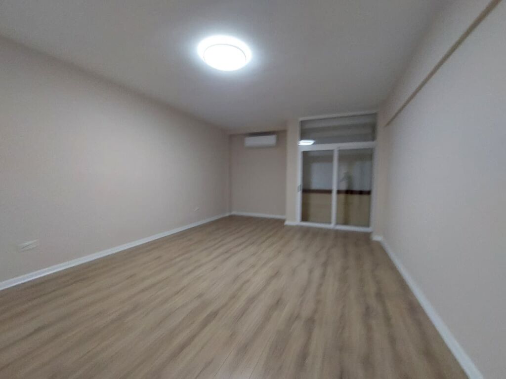 Qera | Ambjent Bisnesi | Qender, Sheshi Skenderbej | 1000 €/muaj
