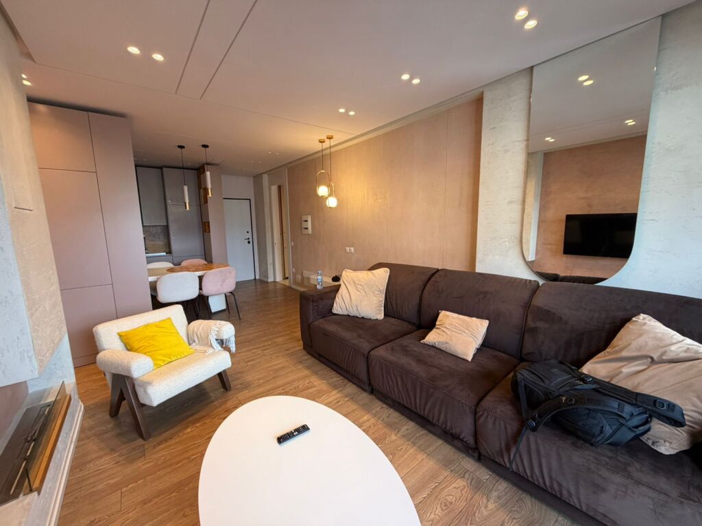 Qera 1+1+2 Parkime, Rruga e Kosovareve , 1300Euro