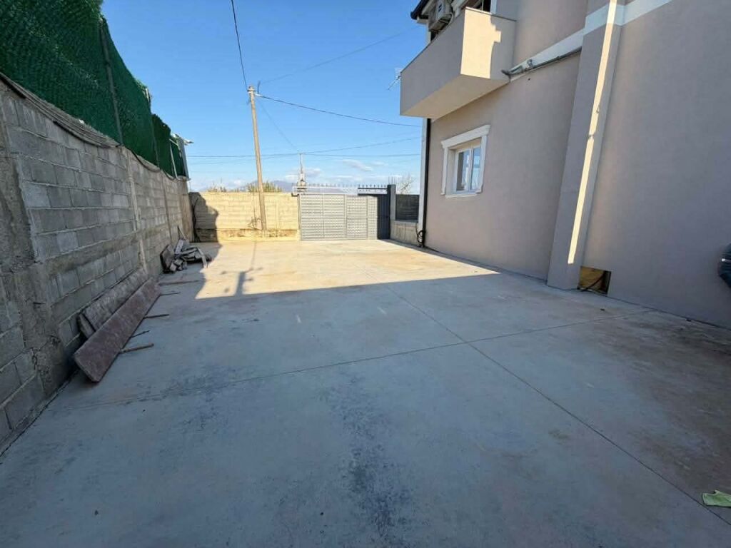 JEPET ME QIRA AMBIENT BIZNESI PER MAGAZINE - KASHAR, TIRANE