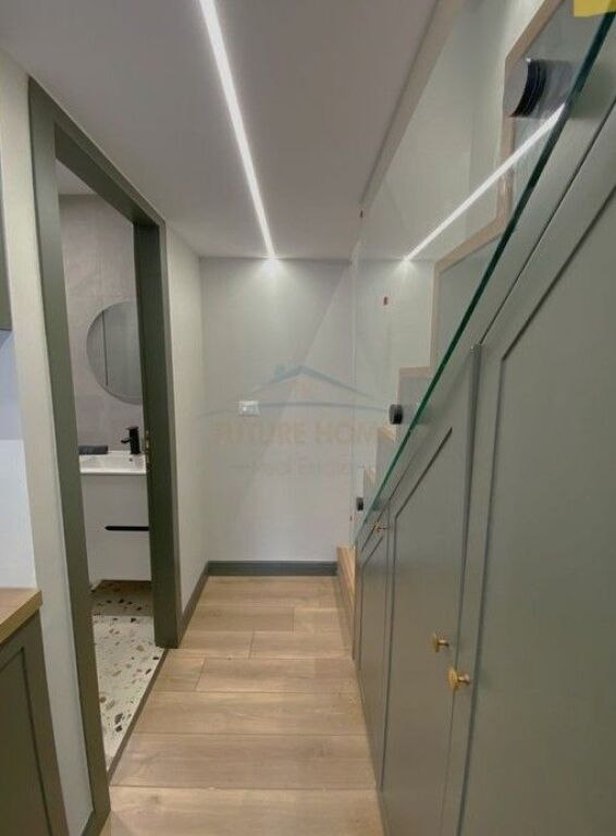 Shitet, Garsoniere, Materniteti I Ri