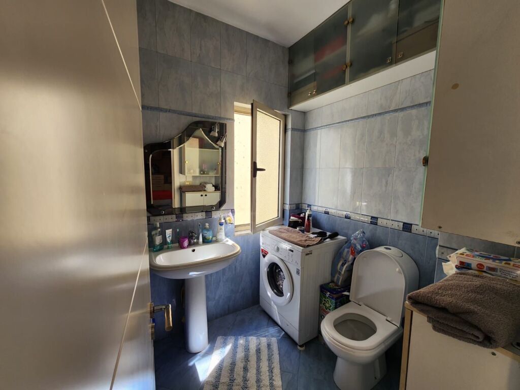 Shitet 2+1 te Irfan tomini