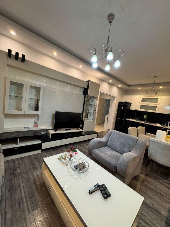 Shitet super apartament  2+2+1 Ballkon prane kopshtit zologjik