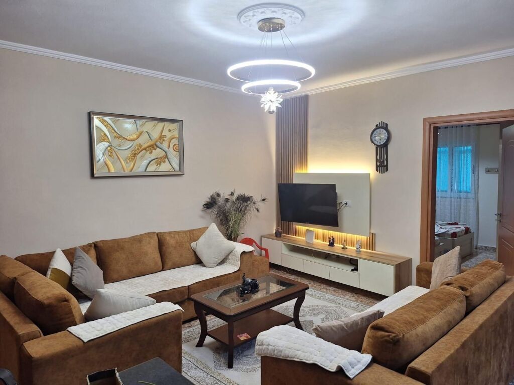 🏢Don Bosko, vicino a Viva Market, affittasi appartamento 2+1 arredato, 60.000 Leke