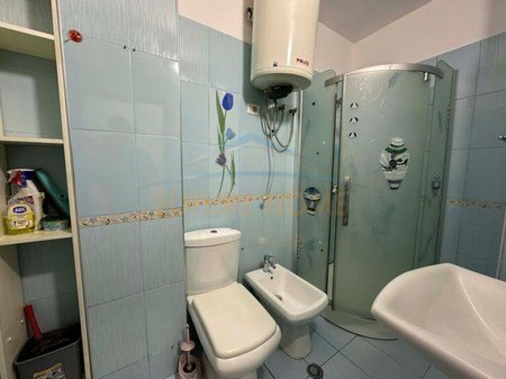 Shitet, Apartament 2+1+2, Unaza e Re