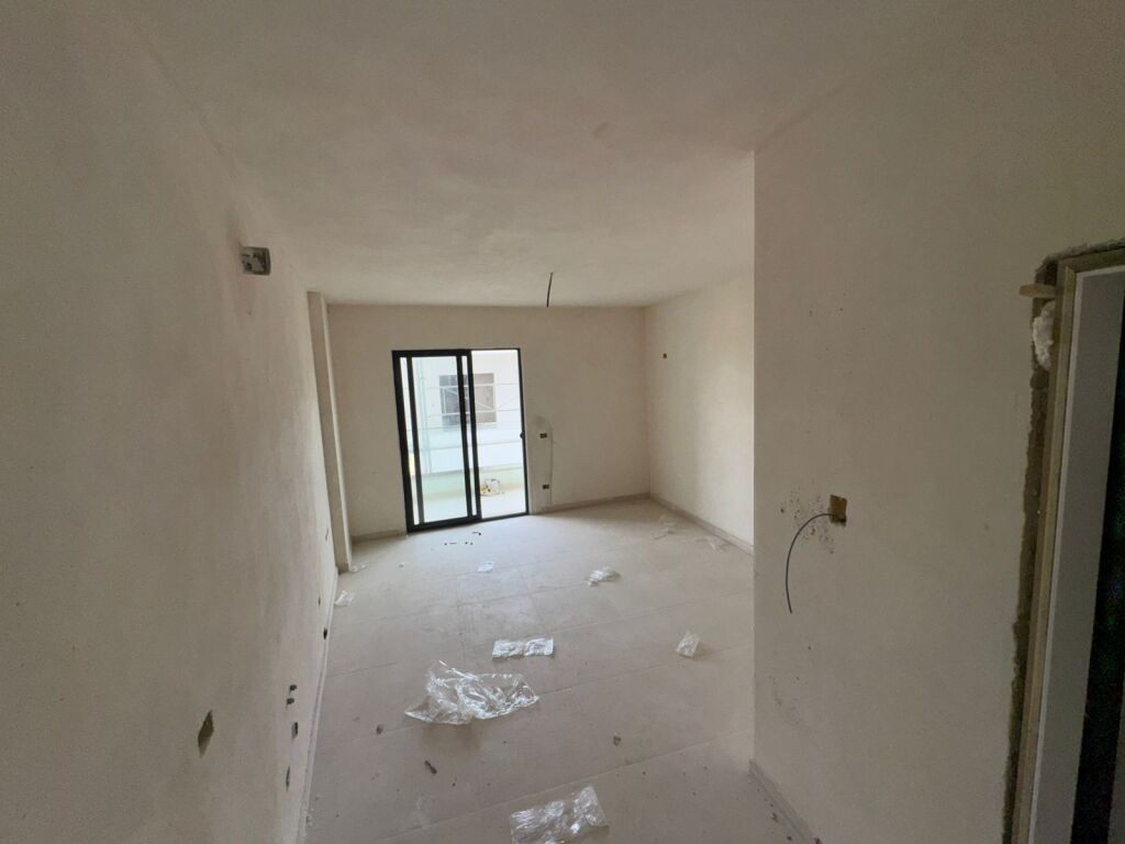 Garsoniere ne shitje (Golem)