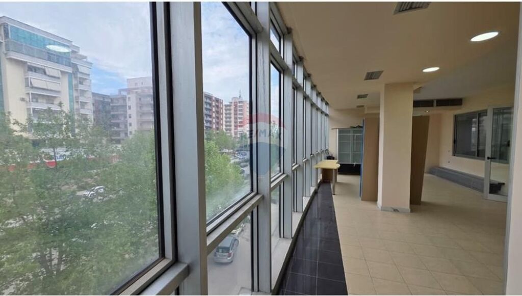 Ambjent biznesi me qera per zyra klinike dentare,klinike estetike etj.