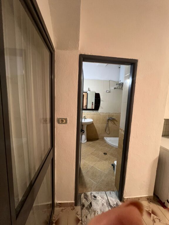 Apartament me qera 1+1 - 📍5 Maj, prane shkolles Tirana Jone