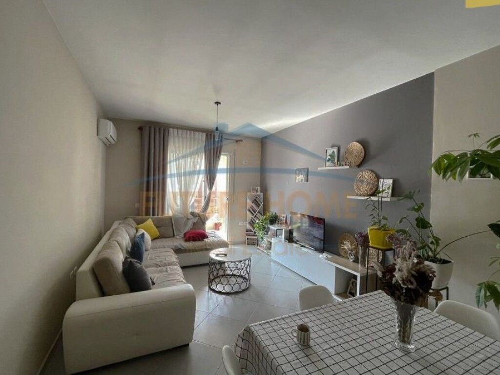 Shitet, Apartament 2+1, Unaza e Re, Tiranë.