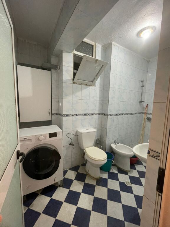 Jepet me qira apartament 1+1 në zonën e Plazhit