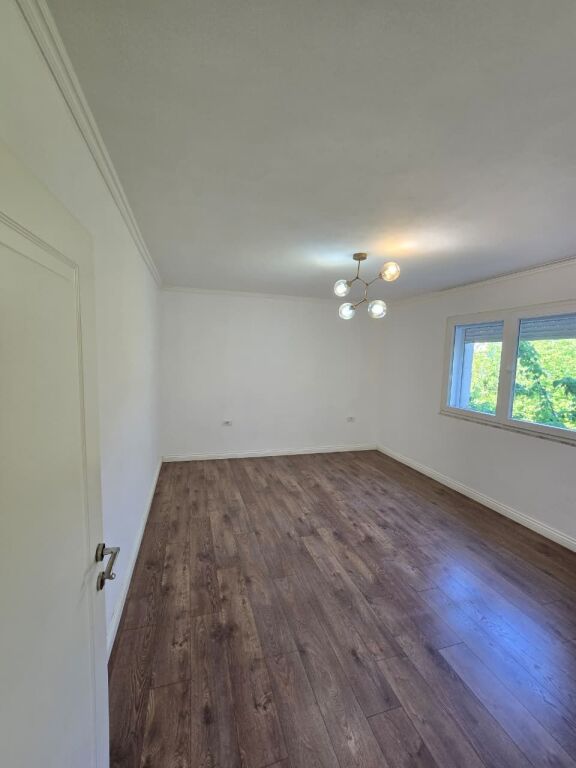 Zyre me qira, Mine Peza