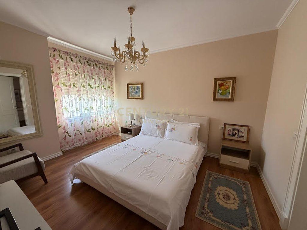 Jepet me qira apartament 2+1+2 zona Ish-Rajonit.