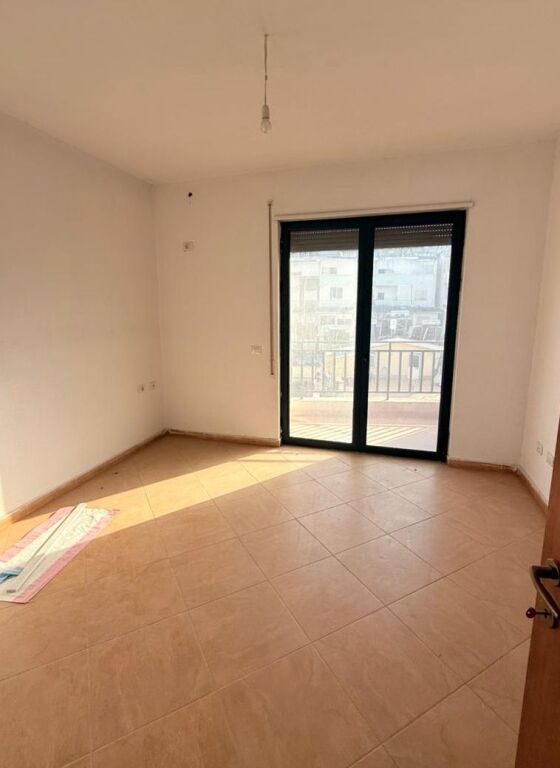 Apartament 2+1 Komuna Parisit