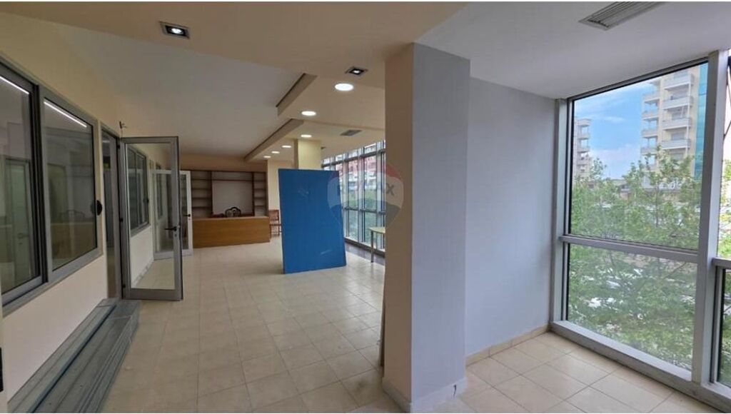 Ambjent biznesi me qera per zyra klinike dentare,klinike estetike etj.