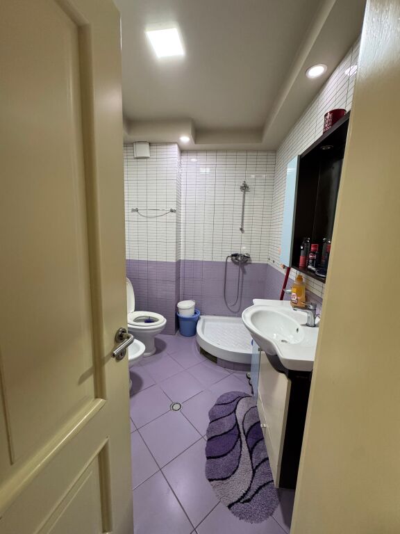 Shitet apartament 3+1+2 , Unaza e re pran Bar bohemit