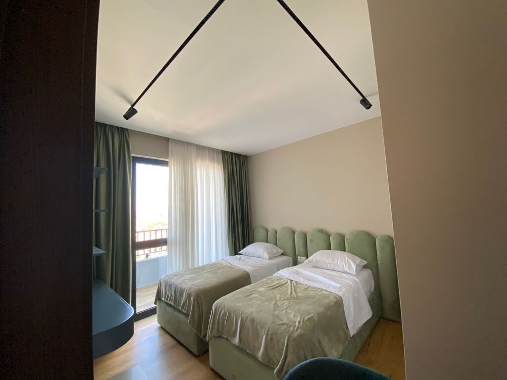 Appartamento 2+1 più posto auto a Kamez