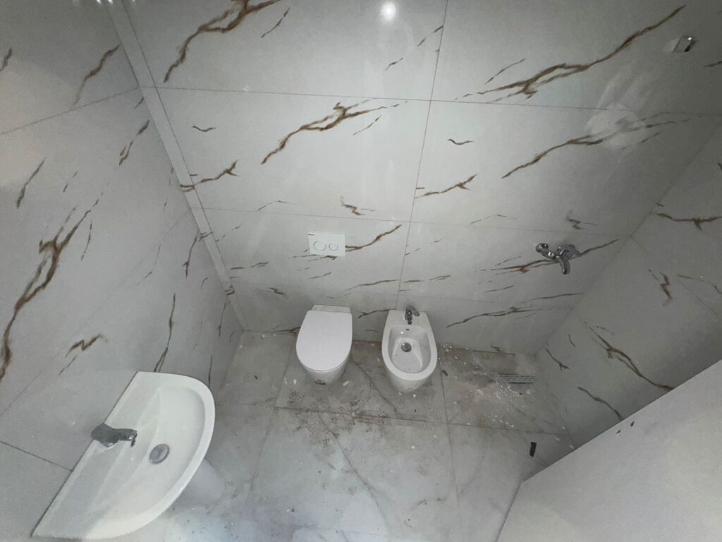 Garsoniere ne shitje (Golem)