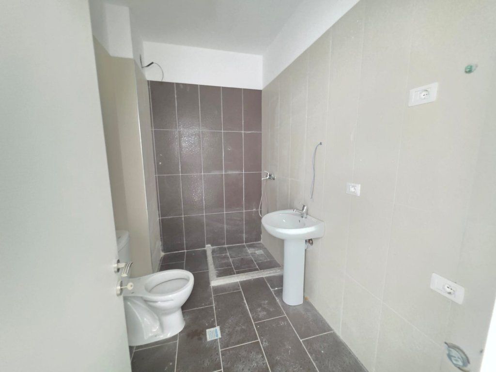 SHITET APARTAMENT 1+1, SHENGJIN