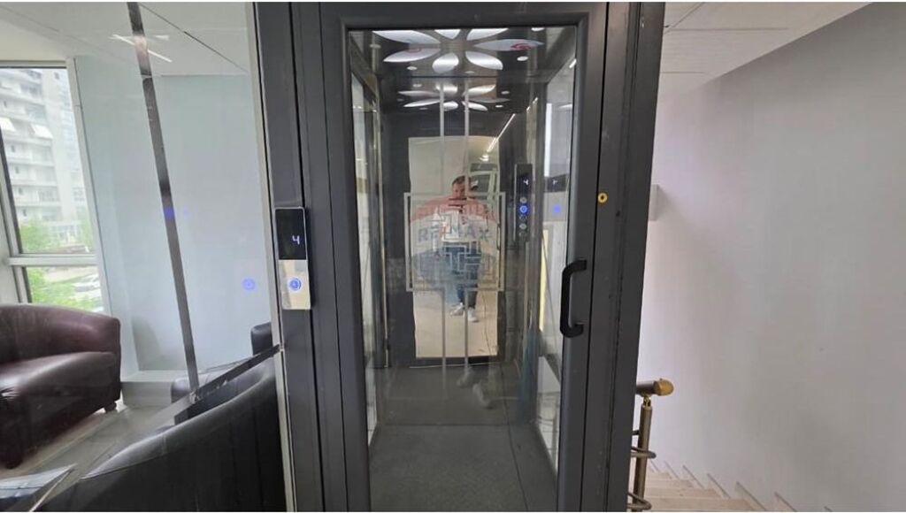 Ambjent biznesi me qera per zyra klinike dentare,klinike estetike etj.