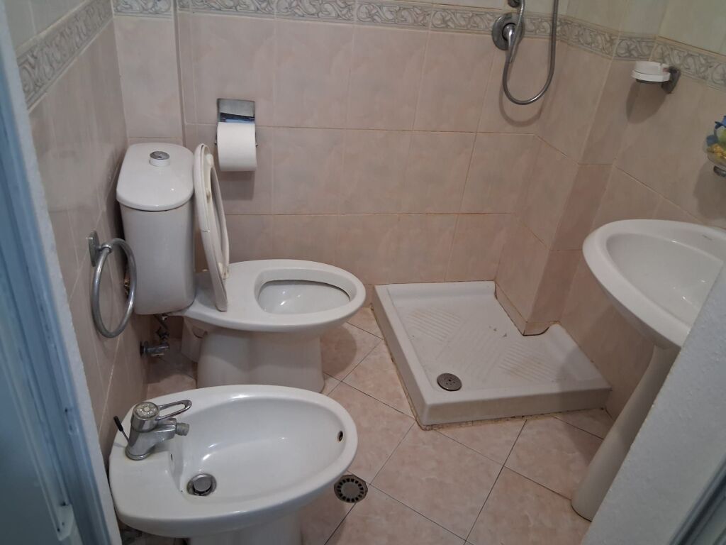 Apartament 1+1 me qira në Plazh, pamje deti – pranë Hotel Adriatikut
