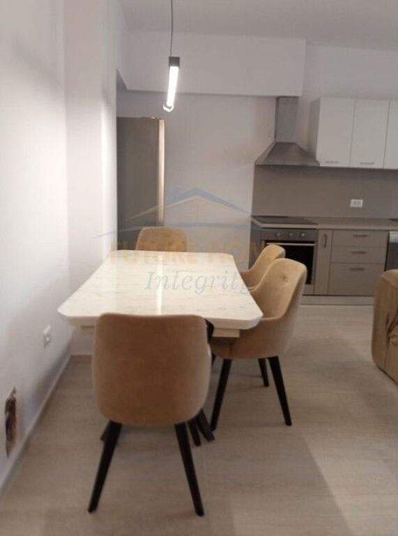 Affitto, Appartamento 2+1, Complesso Aura, Tirana.