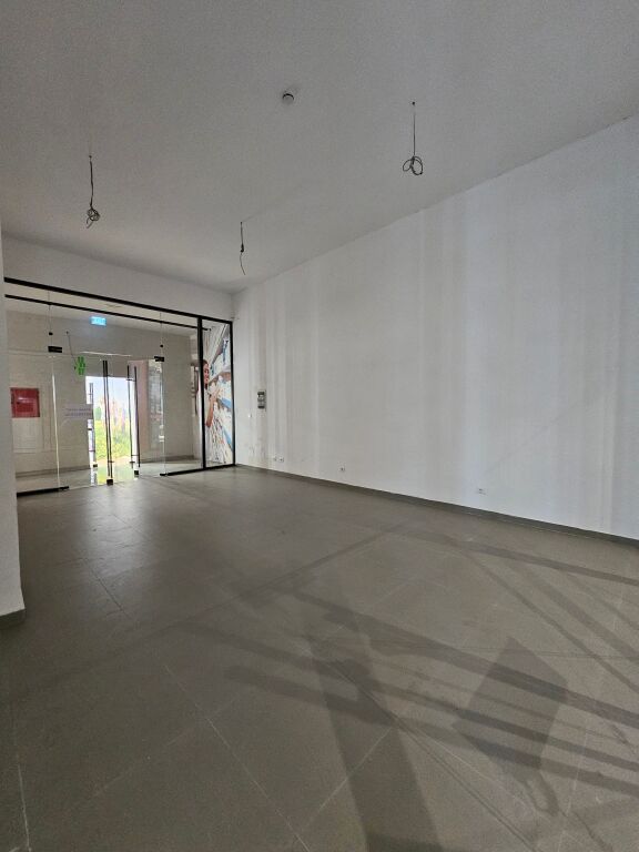 Rruga KAVAJES SHITET DYQAN – GARDEN BUILDING Mundësi fantastike investimi në një nga zonat më elitare të Tiranës, në Rrugën e Kavajës! Ideale për zyra