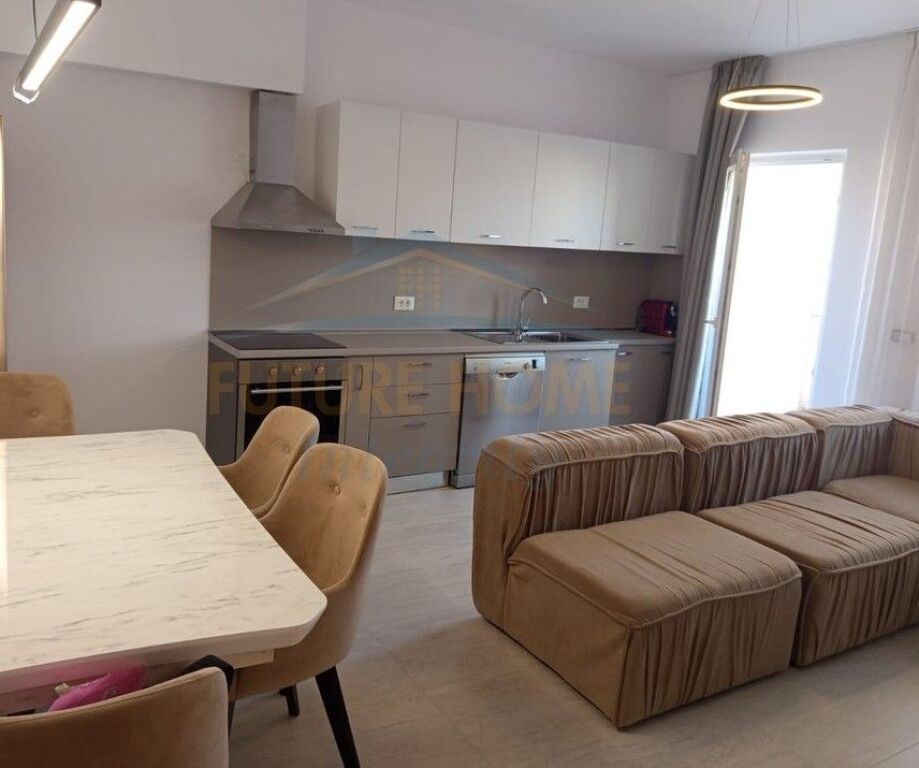 Affitto, Appartamento 2+1, Complesso Aura, Tirana.