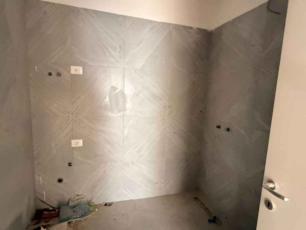 Bulevardi Ri Gener 2 Shitet Apartament 2+1+2