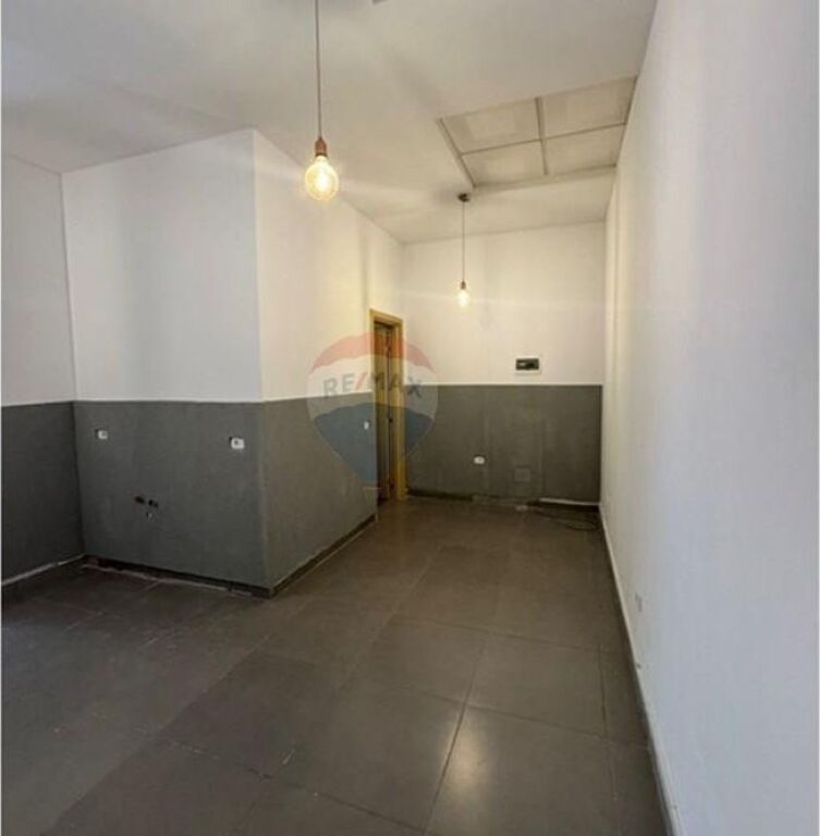 Zyrë - Për Qira - Selvia, Tiranë