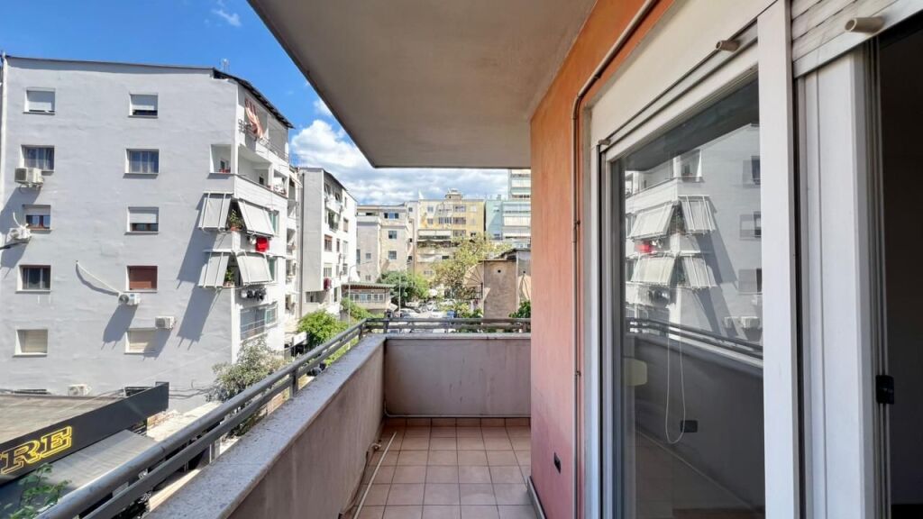 Me Qera: Zyre Moderne me 3 Ambiente Pune Sheshi Wilson (Prane Postes 8) - Kt.3 - 700€/Muaj - S.110m²