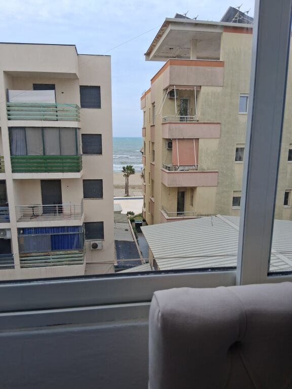 Apartament 1+1 me qira në Plazh, pamje deti – pranë Hotel Adriatikut
