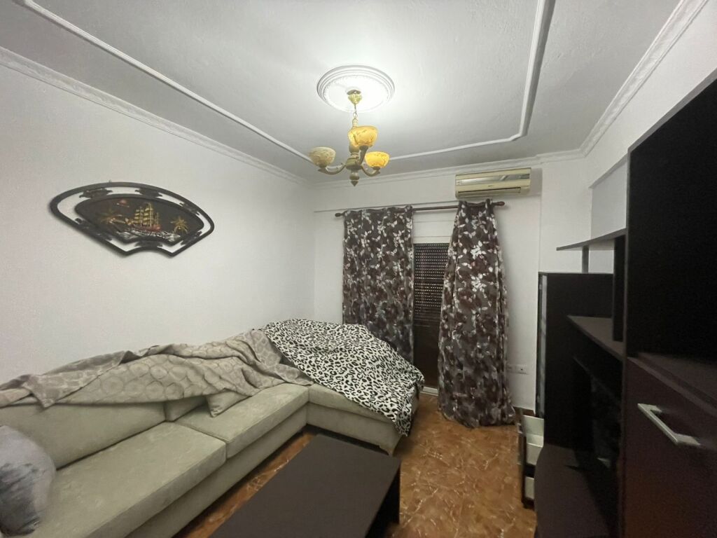 Jepet me qira apartament 1+1 në zonën e Plazhit