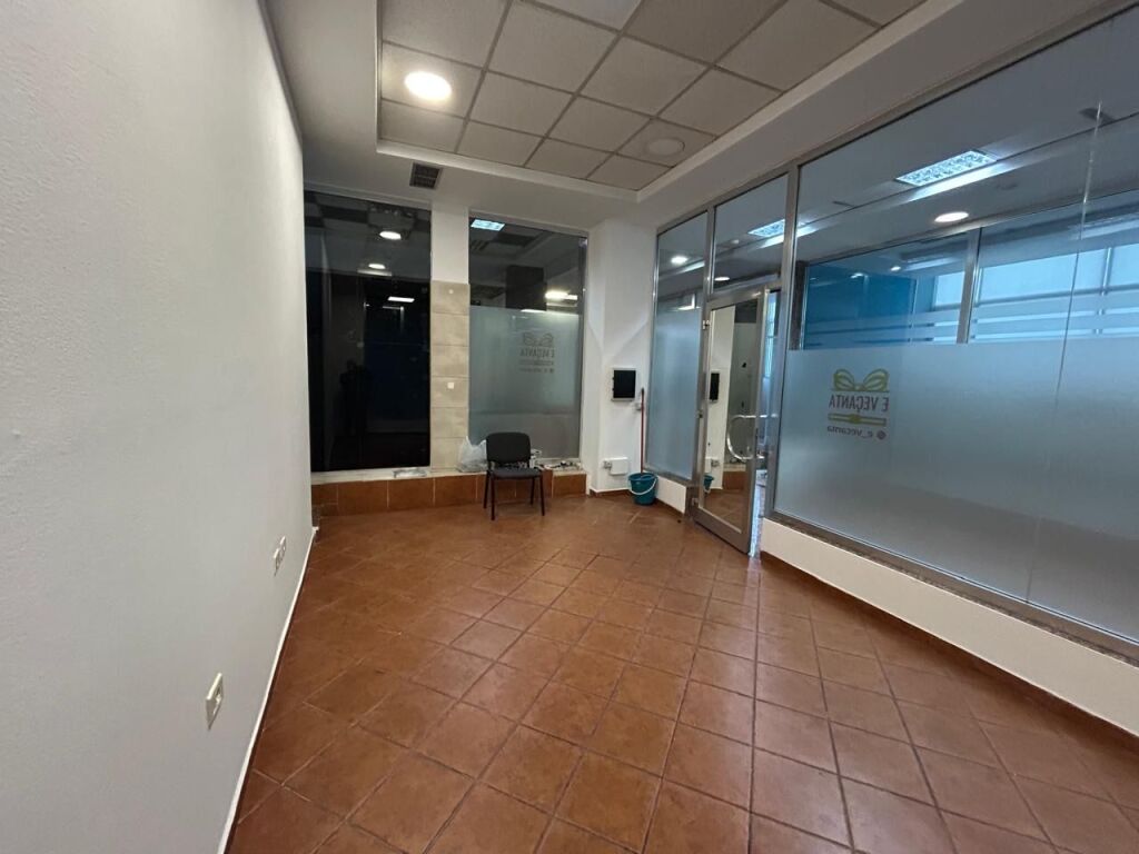 Locale Commerciale in Affitto