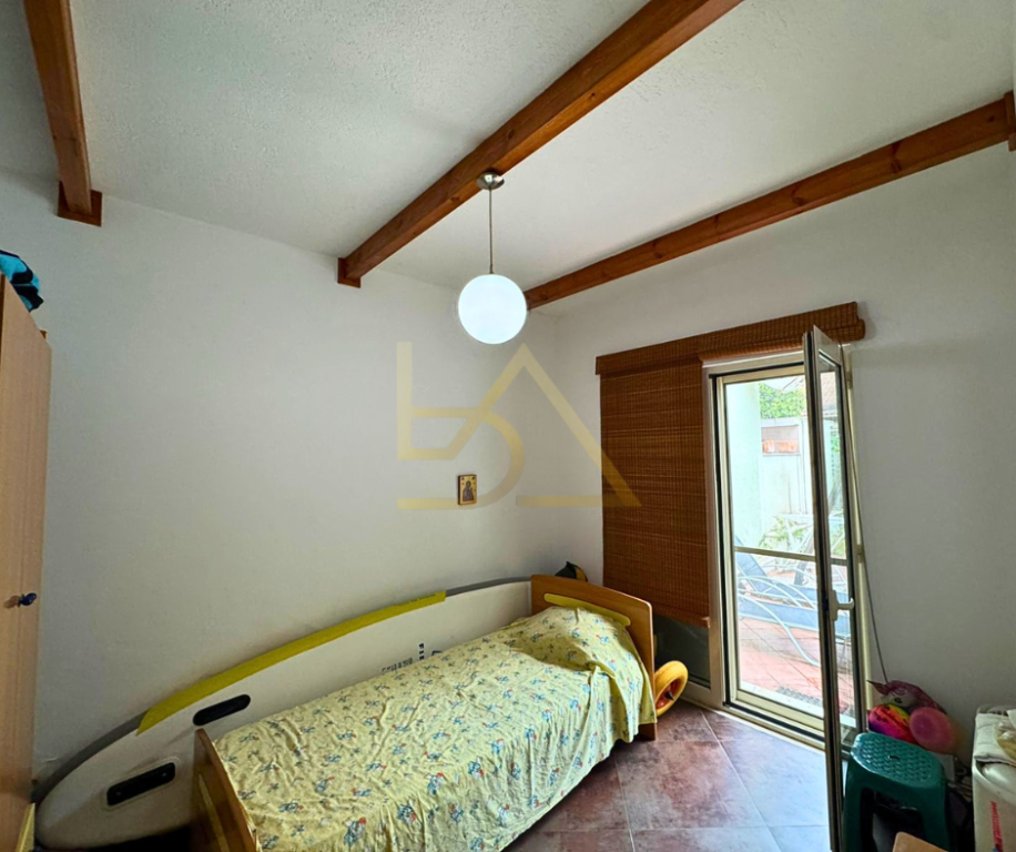 Jepet Vila me Qira – Durrës, Mak Albania