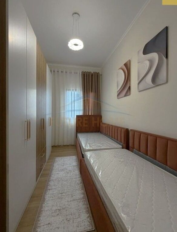 Shitet, Apartament 2+1+2, Fresku, Tiranë.