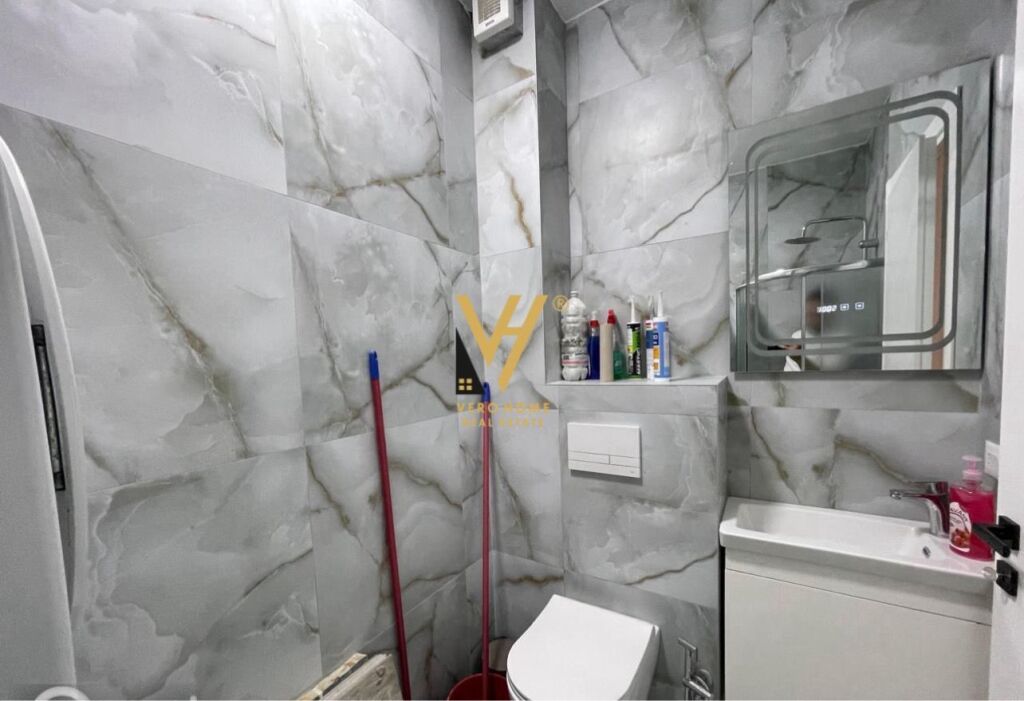 JEPET APARTAMENT 2+1 TEK ISH TREGU ELEKTRIK 650 EURO