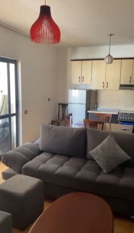 Jepet me qera Apartamenti 2+1 , rruga Shqefqet Masarai ( 21 Dhjetori)  600 mije leke