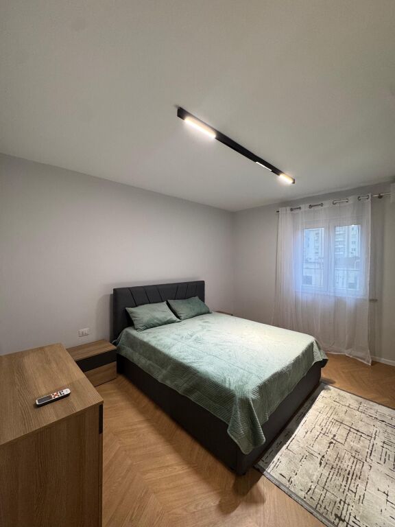 VENDESI APPARTAMENTO 1+1 CON BALCONE A SIRI KODRA