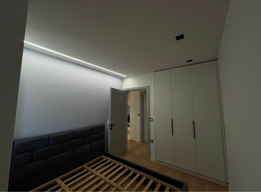 SHITET APARTAMENT 1+1 – BRRYLI, PRANË MATERNITETIT TË RI