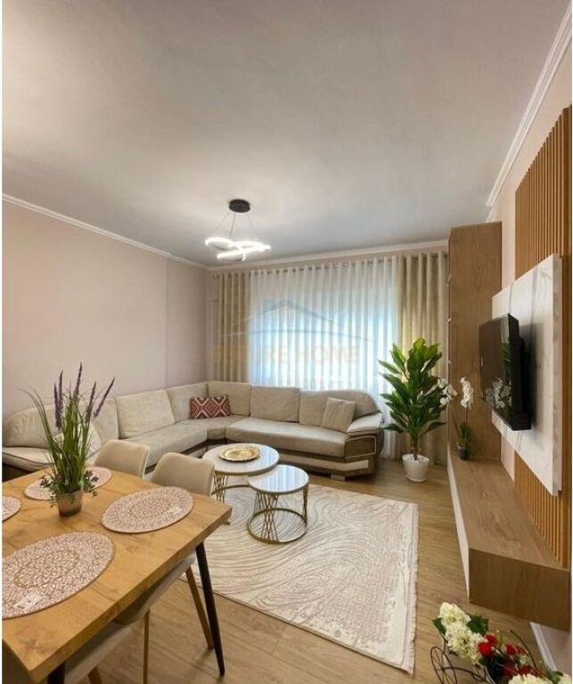 Qera, Apartament 2+1+2, Kristal Center, Komuna e Parisit