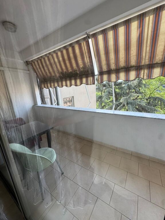 Zogu I Zi Qira 2+1+2