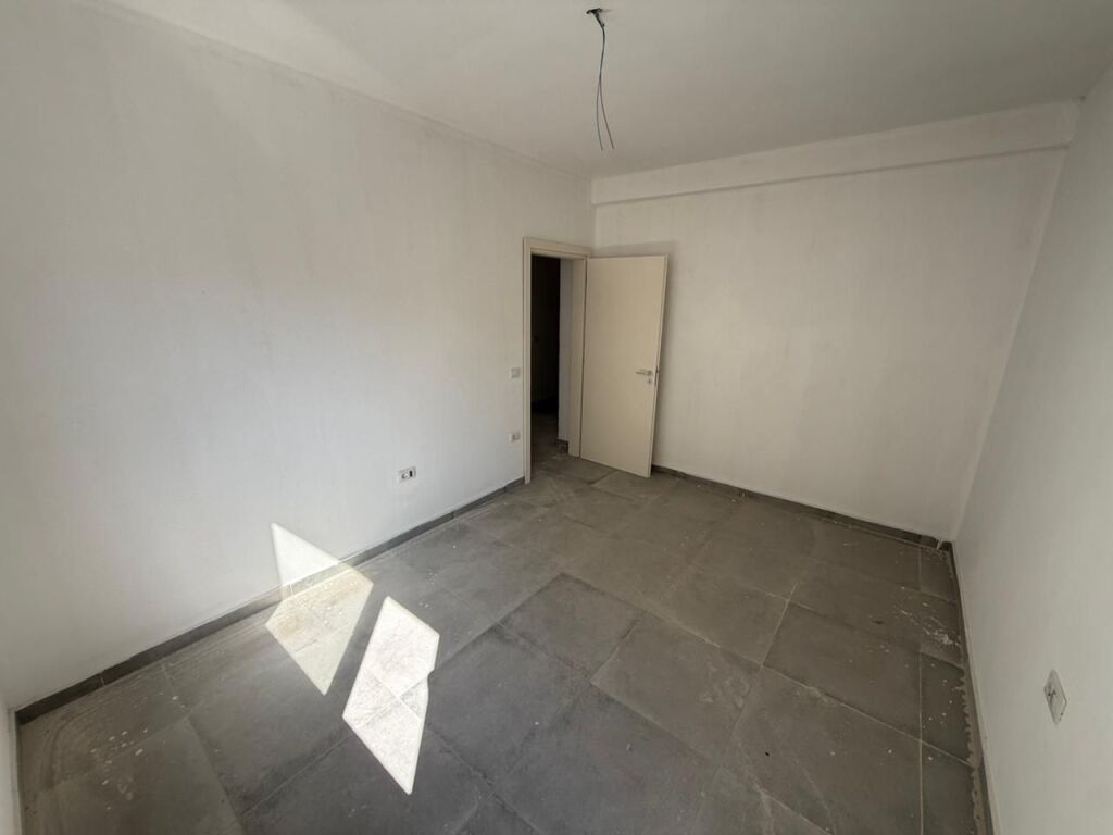 📣 VENDESI Appartamento 2+1 con 2 bagni e balcone 📍 Via "Durresit" ✨🏢 Nuova costruzione