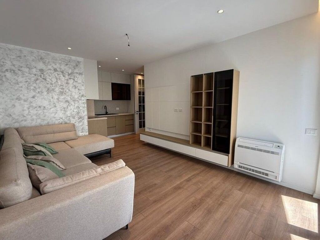 Shitet, Apartament 2+1, Qender, Tiranë