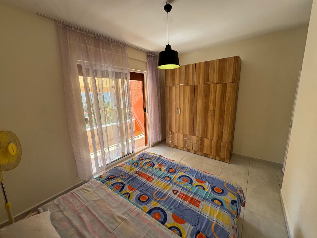 Jepet me qera 3+1 Te Restorant Fresku